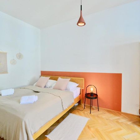 Beautiful Flat Next To Karlskirche Vienna Luaran gambar