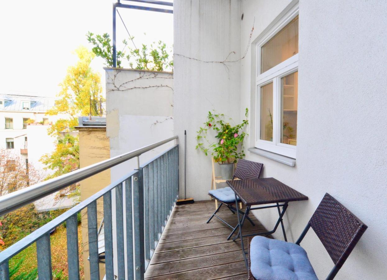 Beautiful Flat Next To Karlskirche Vienna Luaran gambar