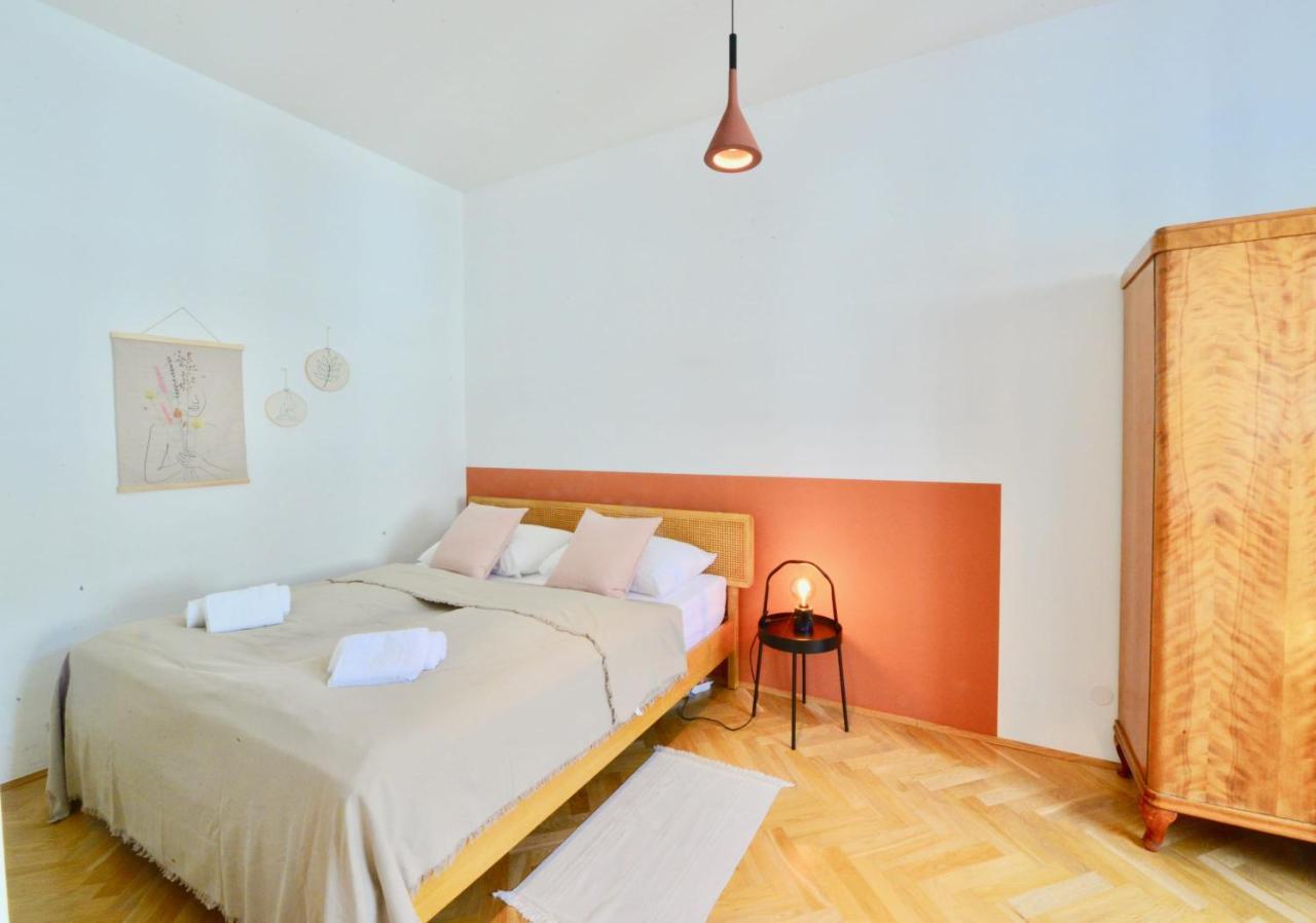 Beautiful Flat Next To Karlskirche Vienna Luaran gambar