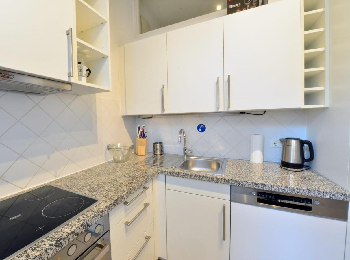 Beautiful Flat Next To Karlskirche Vienna Luaran gambar