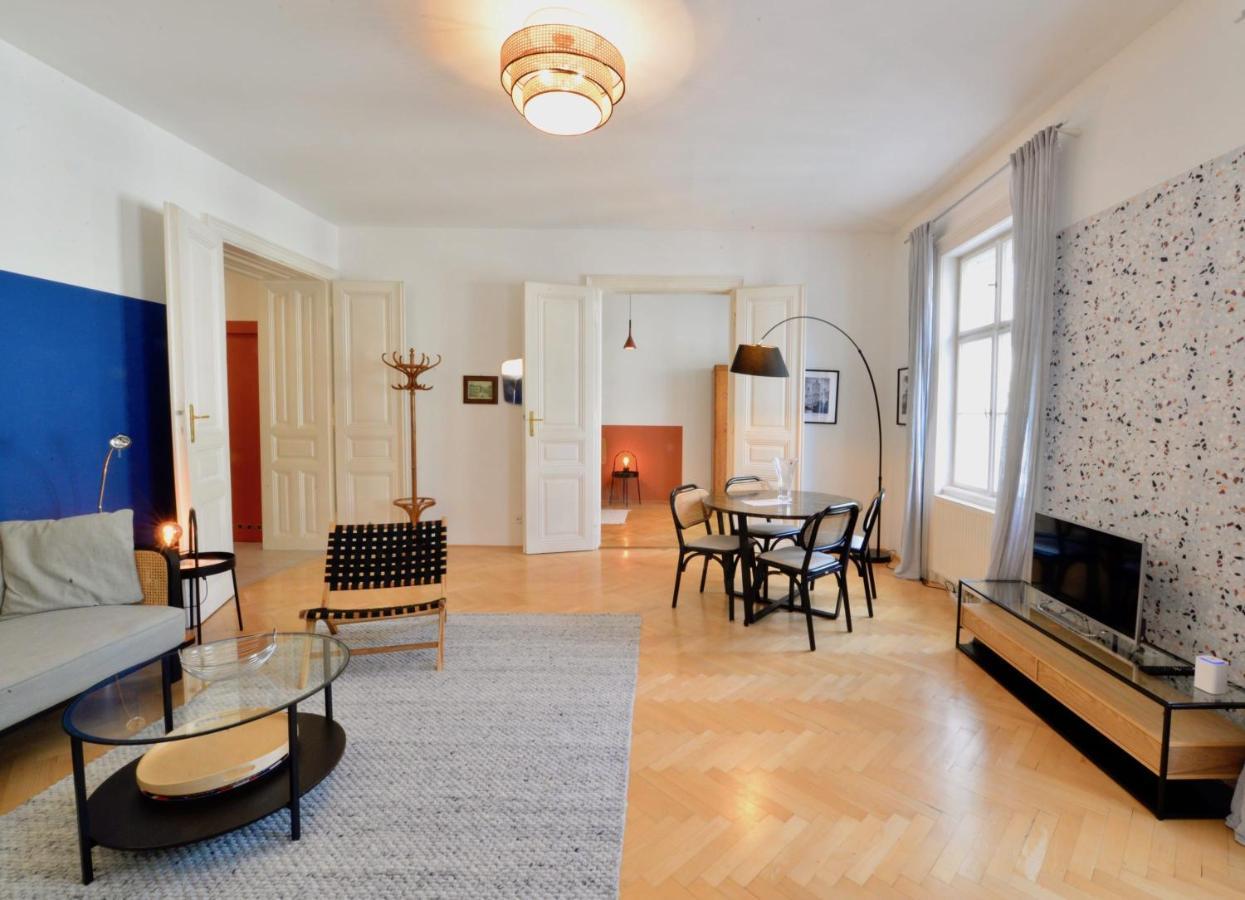 Beautiful Flat Next To Karlskirche Vienna Luaran gambar