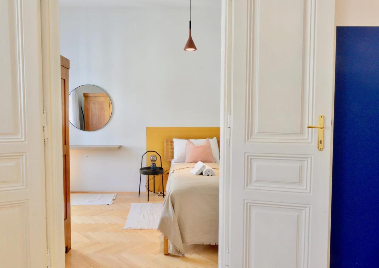 Beautiful Flat Next To Karlskirche Vienna Luaran gambar